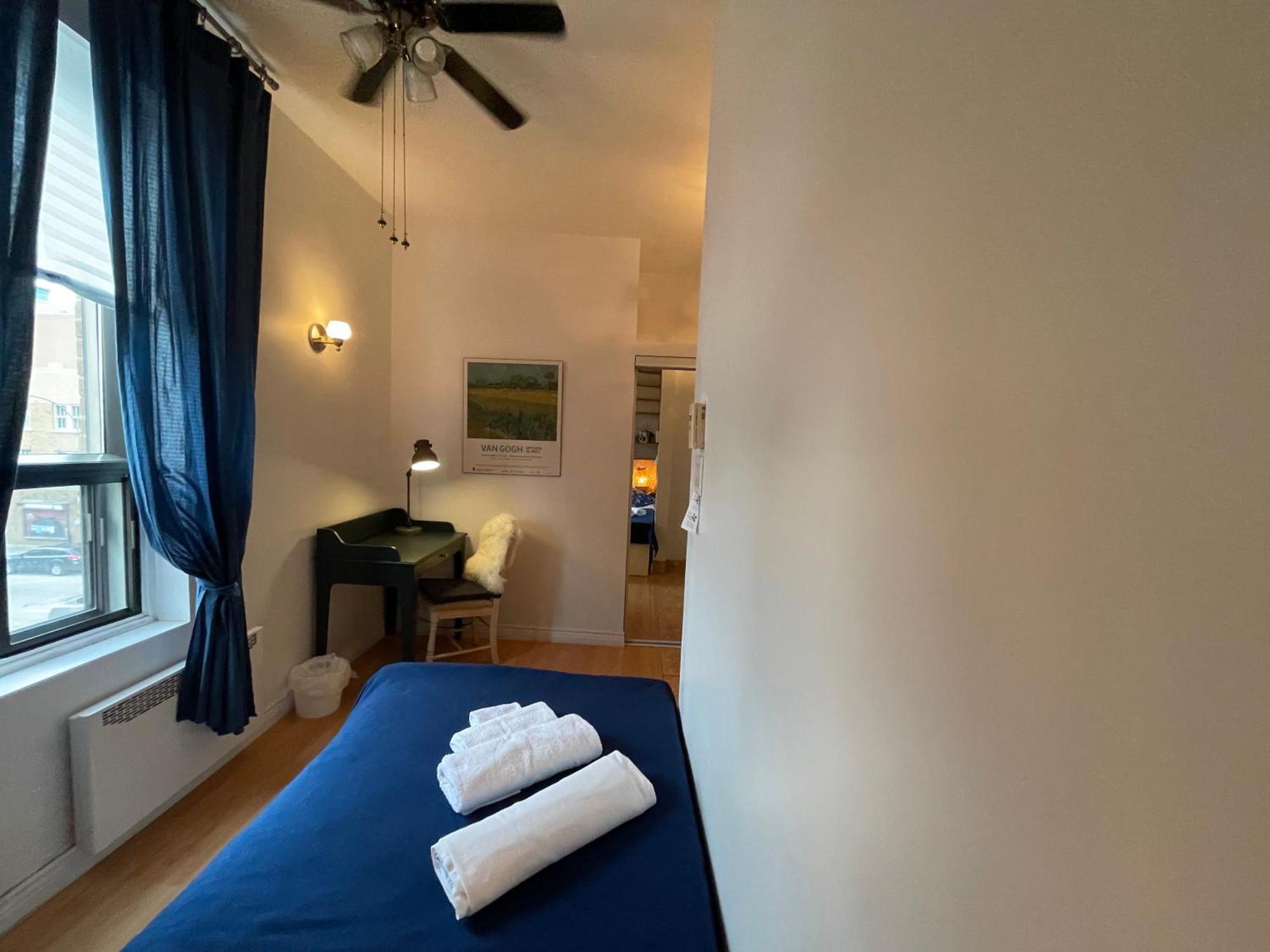 Chambres El Mediterraneo Rooms 몬트리올 객실 사진