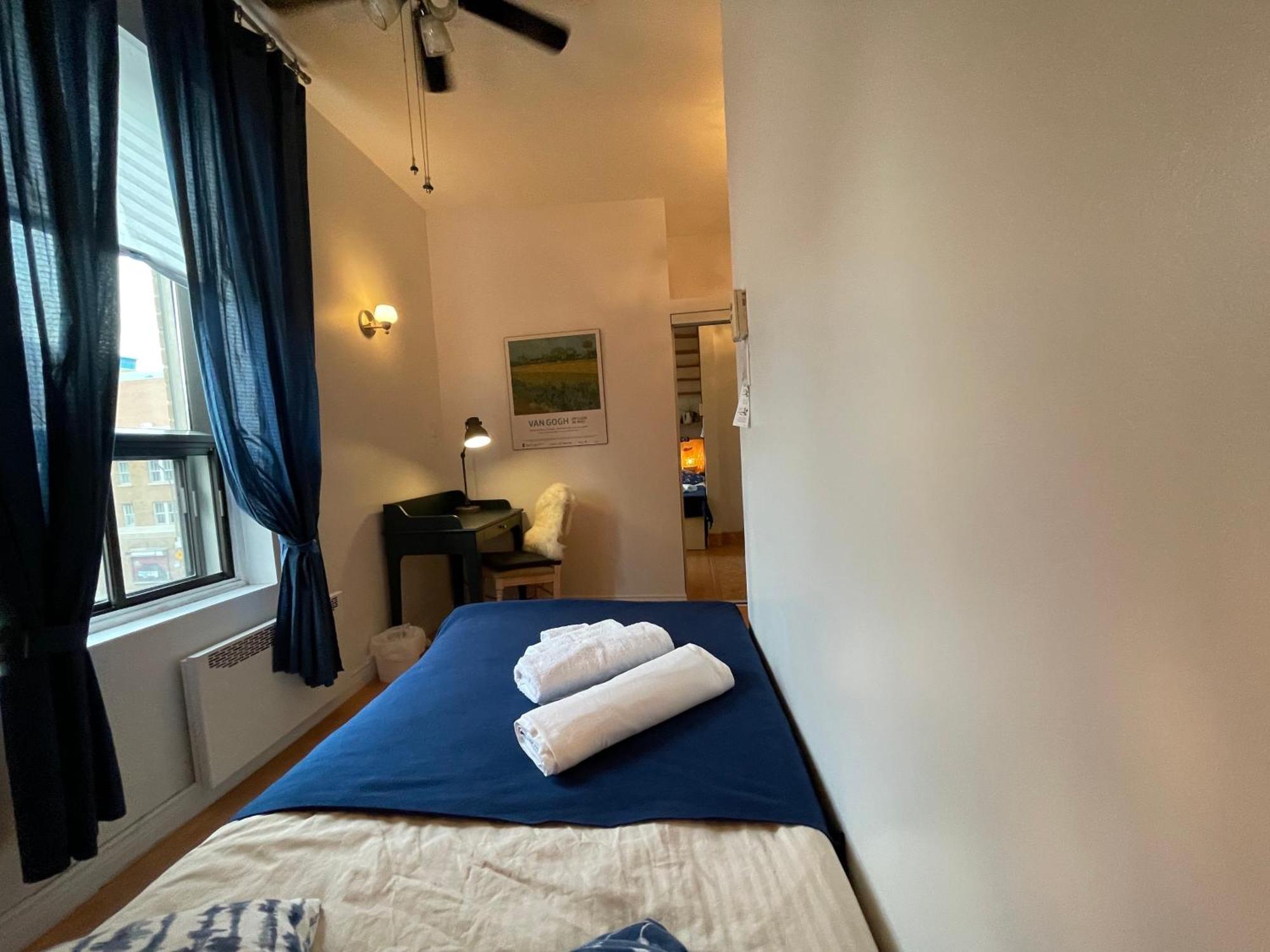 Chambres El Mediterraneo Rooms 몬트리올 객실 사진